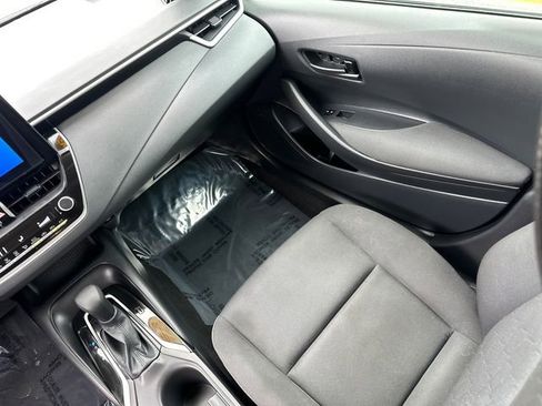 Certified 2025 Toyota Corolla LE FWD image 22