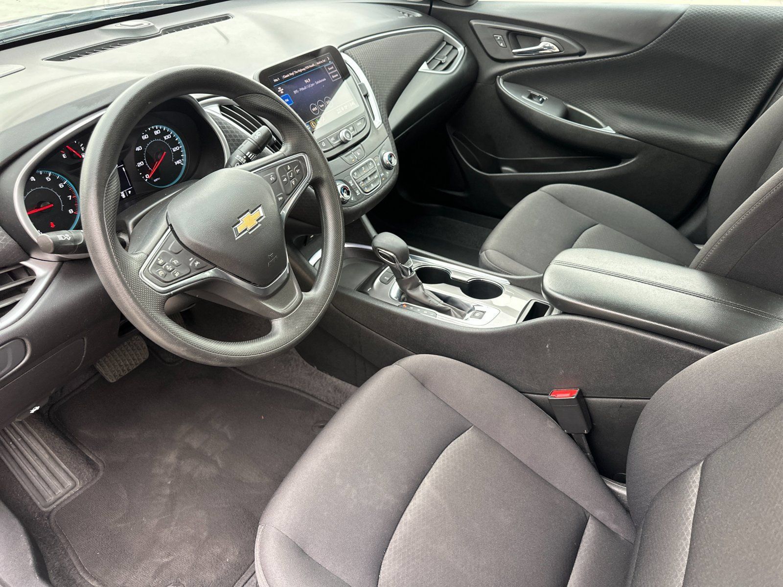 Used 2025 Chevrolet Malibu LT FWD image 9