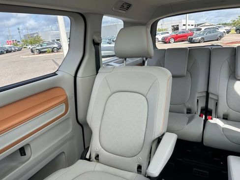 Used 2025 Volkswagen ID. Buzz Pro S Plus RWD image 12