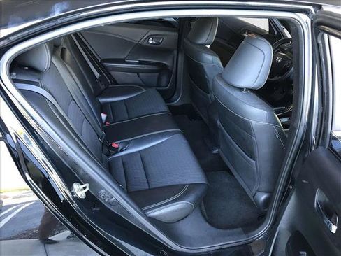 Used 2017 Honda Accord Sport image 14
