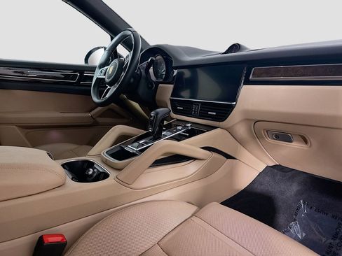 Used 2023 Porsche Cayenne Platinum Edition image 30