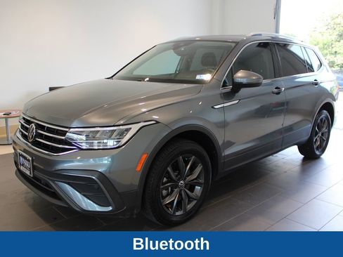 Used 2022 Volkswagen Tiguan SE w/ Panoramic Sunroof Package AWD/4WD image 13