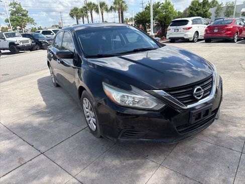 Used 2017 Nissan Altima 2.5 S w/ Power Driver Seat Package FWD image 3
