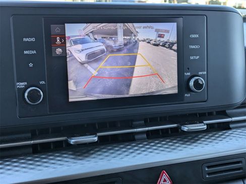 Used 2024 Kia Carnival LX image 17