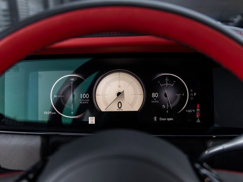 Used 2025 Rolls-Royce Cullinan image 28