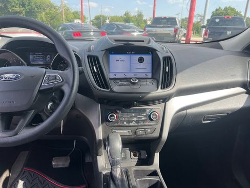 Used 2018 Ford Escape SE w/ SE Sync 3 Package FWD image 14