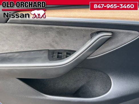 Used 2024 Tesla Model Y Performance image 9