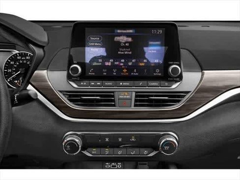 Used 2023 Nissan Altima 2.5 SV image 7