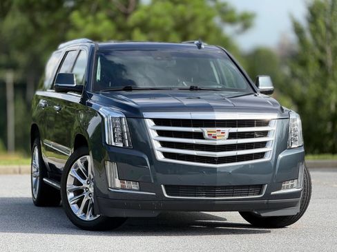 Used 2019 Cadillac Escalade Luxury AWD/4WD image 4
