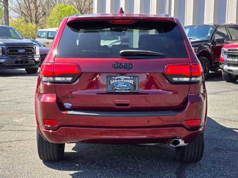 Used 2018 Jeep Grand Cherokee Altitude image 24
