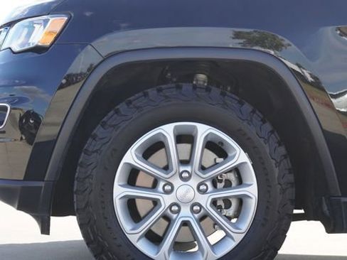 Certified 2021 Jeep Grand Cherokee Laredo image 5