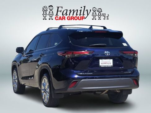 Used 2024 Toyota Highlander Limited FWD image 3