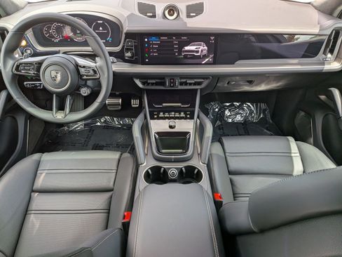 New 2026 Porsche Cayenne Turbo AWD/4WD image 23