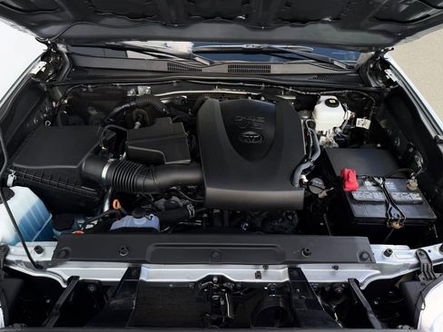 Certified 2023 Toyota Tacoma TRD Off-Road AWD/4WD image 20