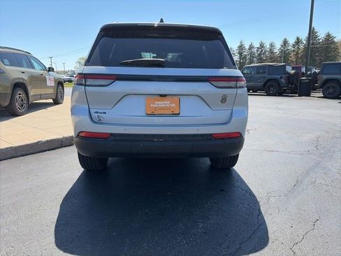 Used 2023 Jeep Grand Cherokee Altitude AWD/4WD image 6