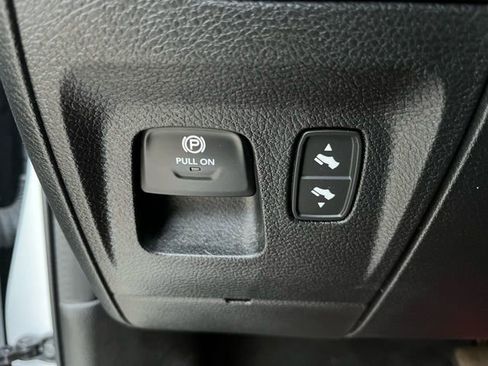 Used 2023 RAM 1500 Limited w/ Body Color Bumper Group image 17