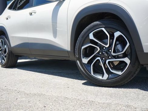 Used 2026 Chevrolet Trax RS w/ Sunroof Package FWD image 10