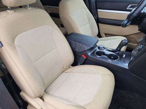 Used 2016 Ford Explorer XLT image 19