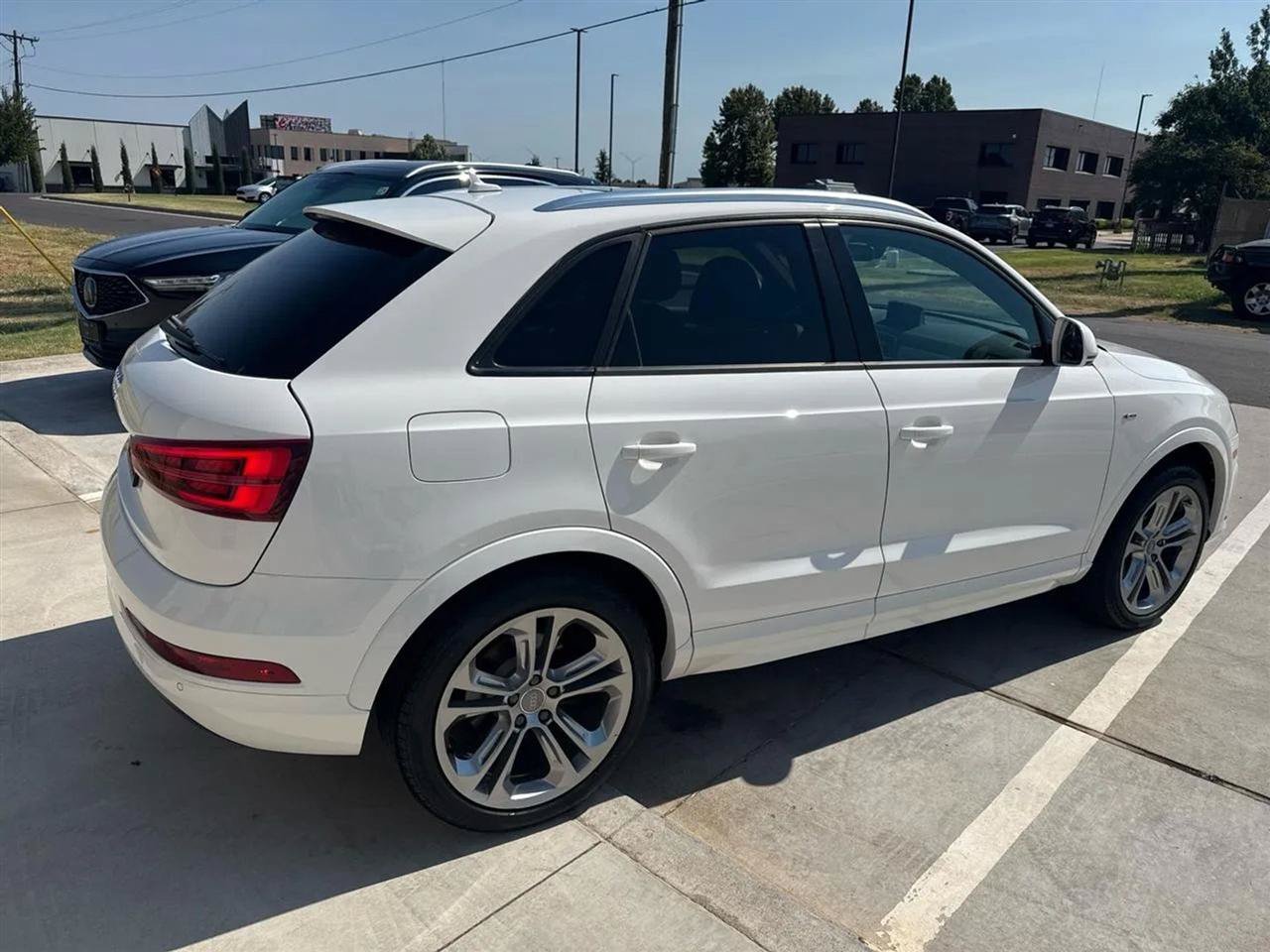 Used 2018 Audi Q3 2.0T Premium w/ Convenience Package FWD image 11