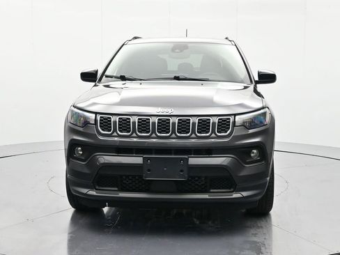 Used 2024 Jeep Compass Latitude AWD/4WD image 2