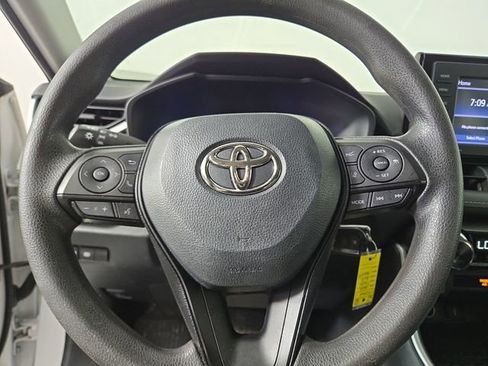 Used 2022 Toyota RAV4 LE image 21