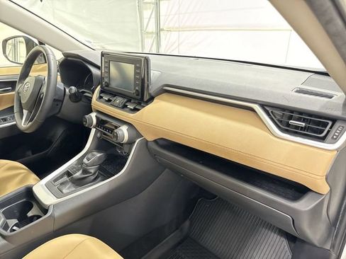 Used 2019 Toyota RAV4 XLE Premium FWD image 30
