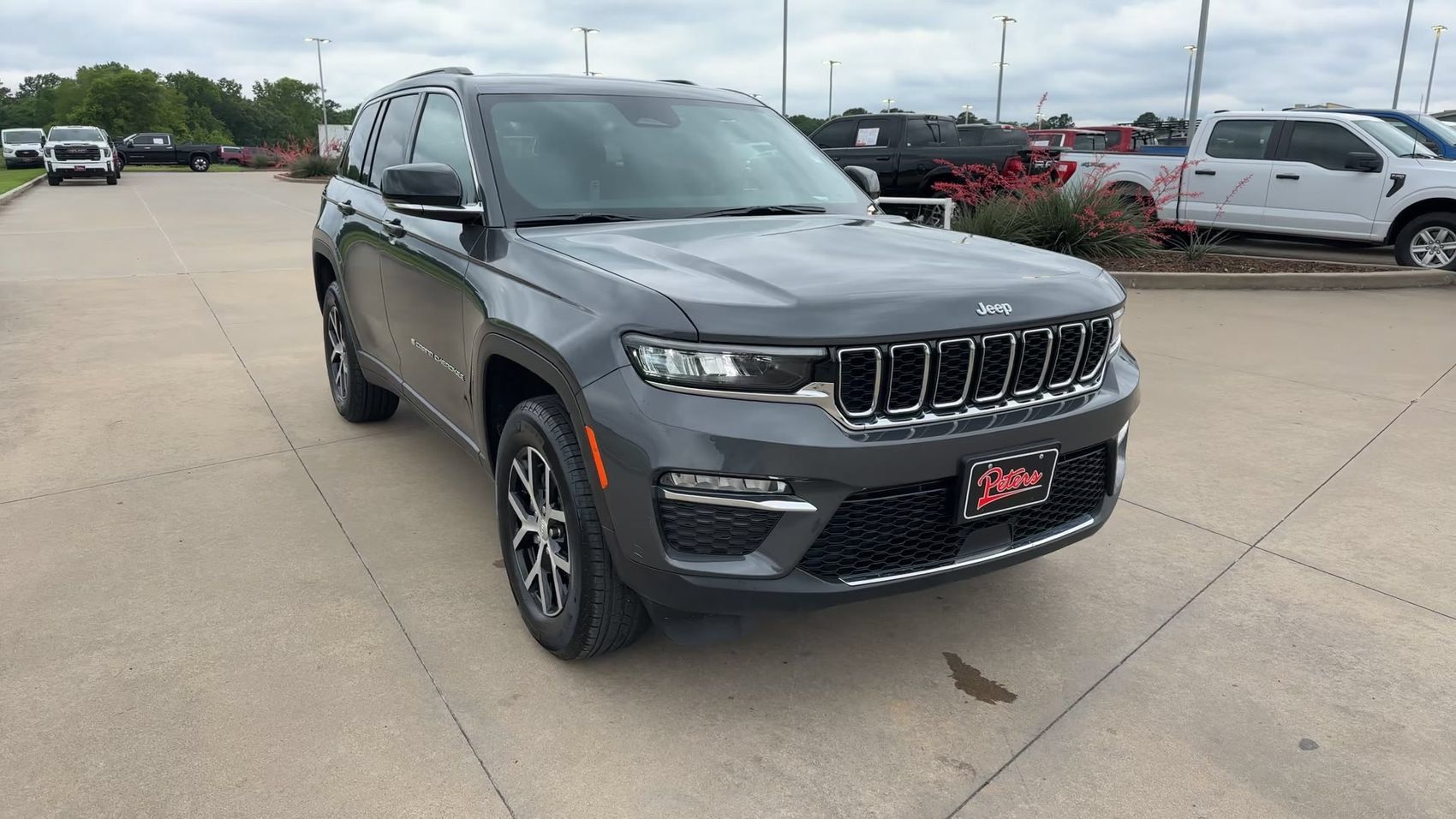 Used 2025 Jeep Grand Cherokee Limited RWD image 3