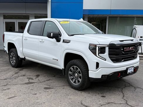 Used 2024 GMC Sierra 1500 AT4 w/ AT4 Preferred Package AWD/4WD image 3