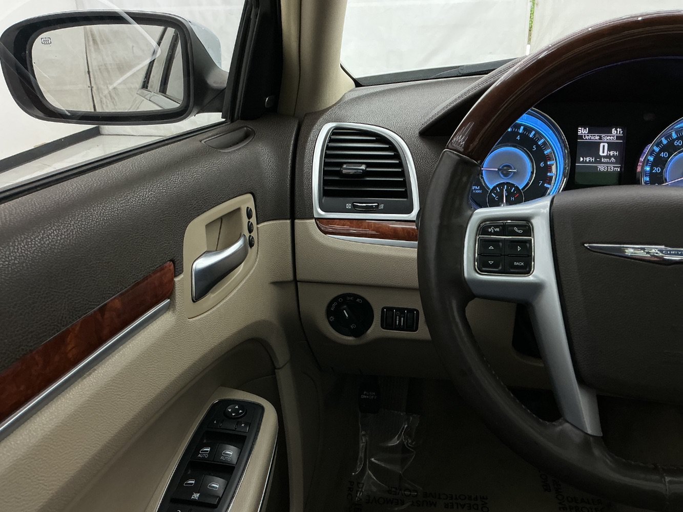 Used 2011 Chrysler 300 C AWD/4WD image 33
