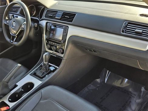 Used 2019 Volkswagen Passat 2.0T Wolfsburg w/ Wheels & Sunroof Package image 19