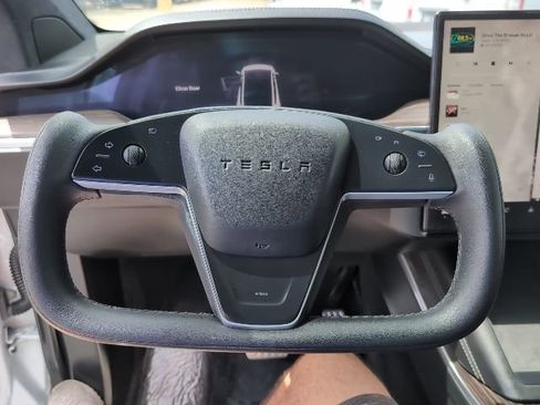 Used 2022 Tesla Model X image 11