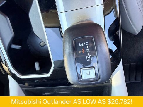 Used 2025 Mitsubishi Outlander SE FWD image 13