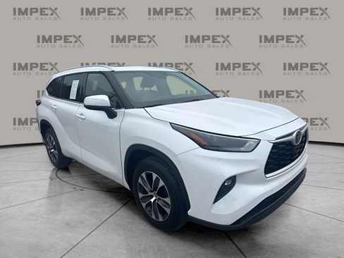 Used 2022 Toyota Highlander XLE image 7