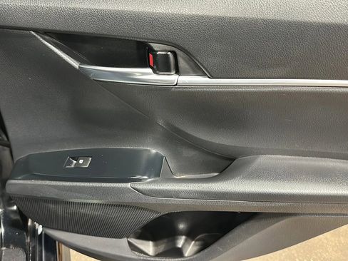 Used 2019 Toyota Camry SE w/ Carpet Mat Package FWD image 15