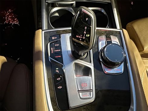 Used 2018 BMW 750i xDrive image 17