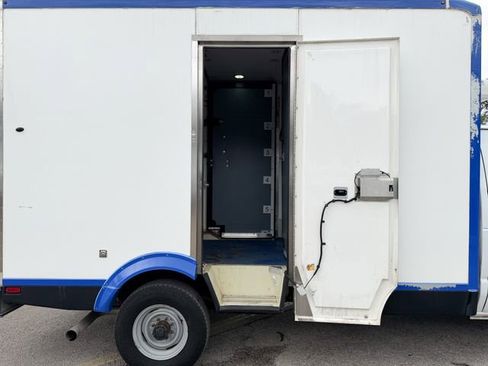 Used 2024 Ford E-350 and Econoline 350 Super Duty w/ Power Windows & Locks Group RWD image 7