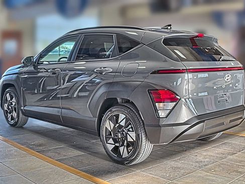 Used 2025 Hyundai Kona SEL FWD image 2