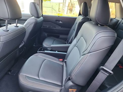 Used 2025 Nissan Pathfinder SL w/ SL Premium Package image 24