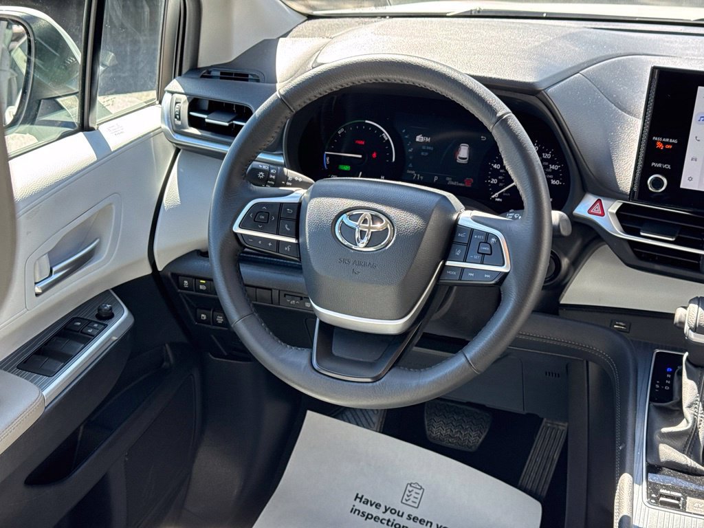 Certified 2026 Toyota Sienna XLE FWD image 20
