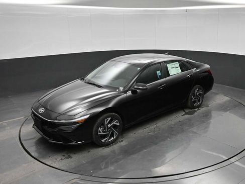 New 2026 Hyundai Elantra Limited FWD image 28