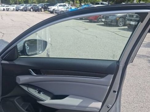 Used 2018 Honda Accord EX image 19