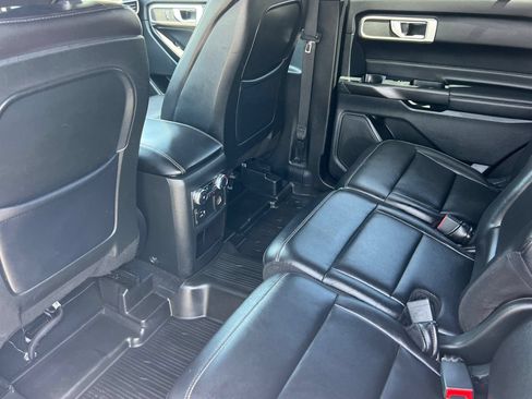 Used 2020 Ford Explorer XLT w/ Equipment Group 202A AWD/4WD image 12