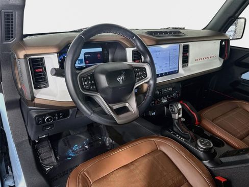 Used 2024 Ford Bronco Heritage Edition AWD/4WD image 10