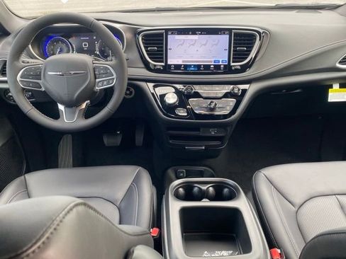 New 2026 Chrysler Pacifica Select image 34