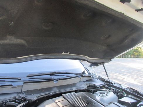Used 2018 Land Rover Discovery HSE image 90