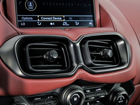 Used 2021 Aston Martin V8 Vantage Coupe image 30