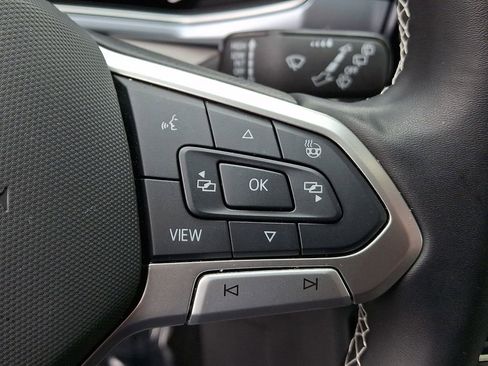 Certified 2025 Volkswagen Taos SE w/ Panoramic Sunroof Package image 20