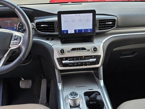 Used 2020 Ford Explorer XLT w/ Equipment Group 202A AWD/4WD image 13