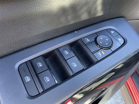 Used 2023 Nissan Pathfinder SV image 17