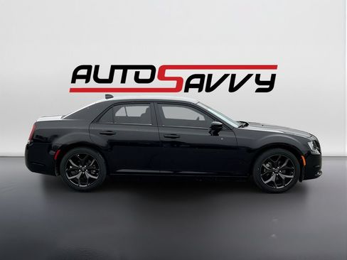 Used 2023 Chrysler 300 Touring w/ Safetytec Plus Group RWD image 8